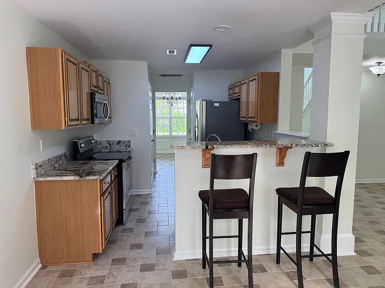 136 Madelia Pl — Photo 15