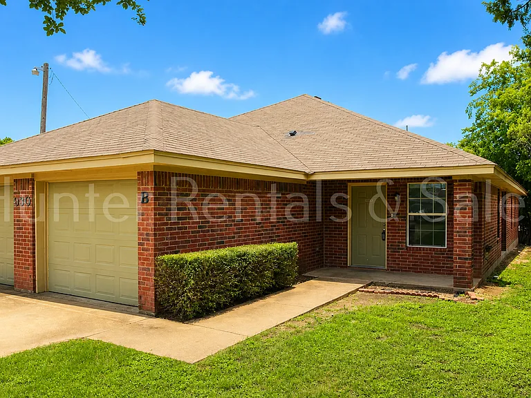 930 Ramblewood St #B — Photo 2