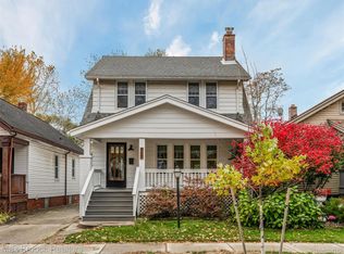 1337 Wayburn St, Grosse Pointe Park, MI 48230