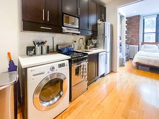 Rented by Voro, LLC | media 6