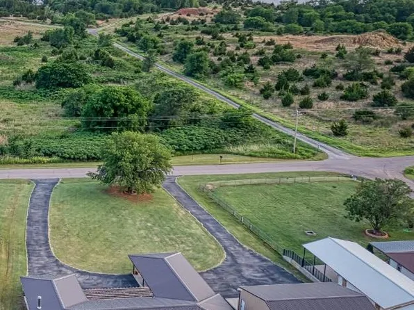 21303 E 990th Rd, Foss, OK 73647