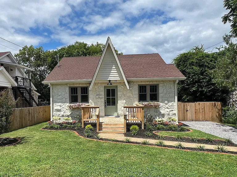 129 Harrington Ave — Photo 30
