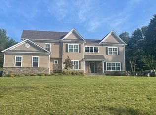 8 Berry Ct, Flanders, NJ 07836