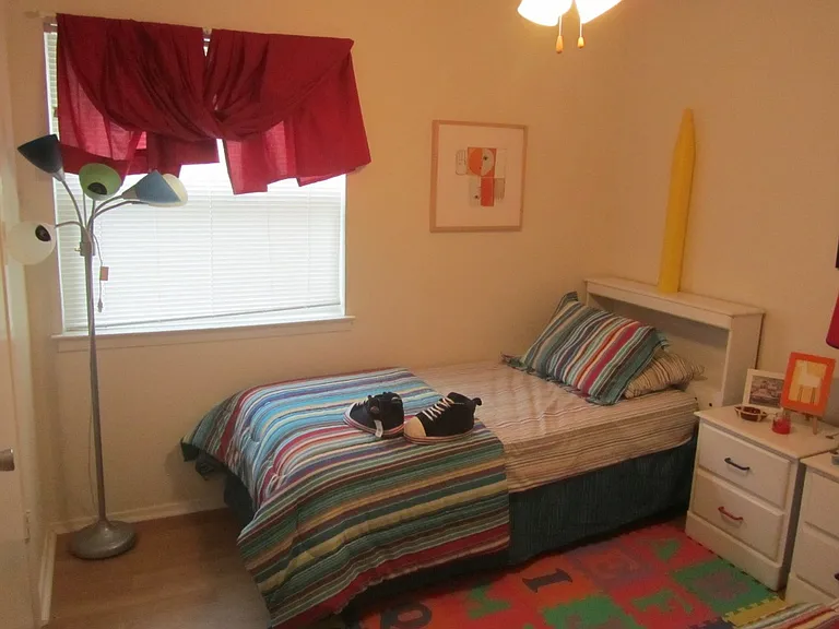 Lions Court Apartments — Photo 24