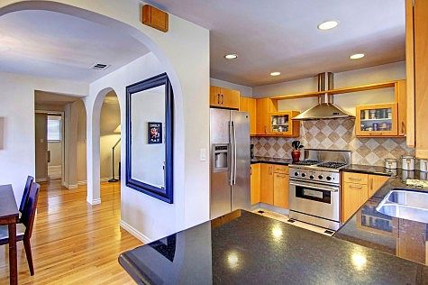 5th image of 7305 Ogelsby Ave