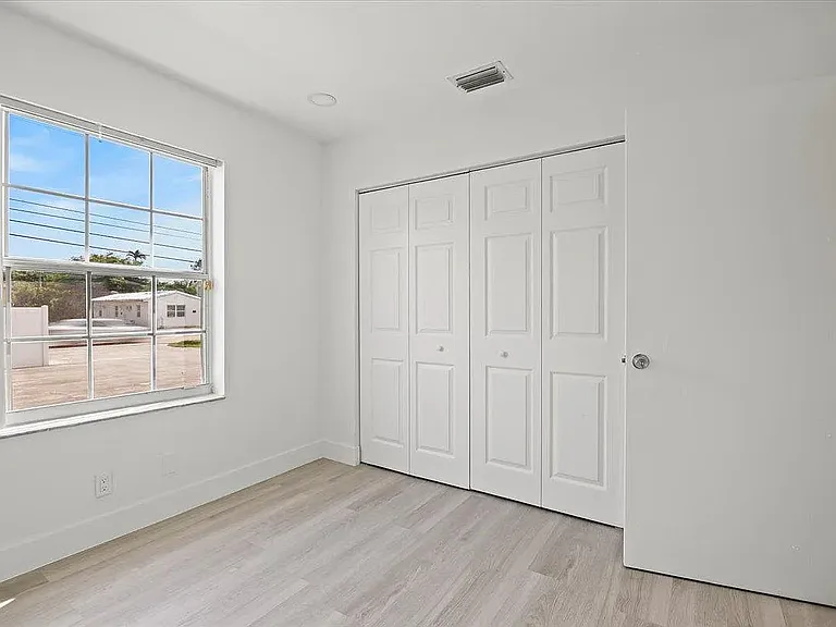 2319 Johnson St #4 — Photo 7