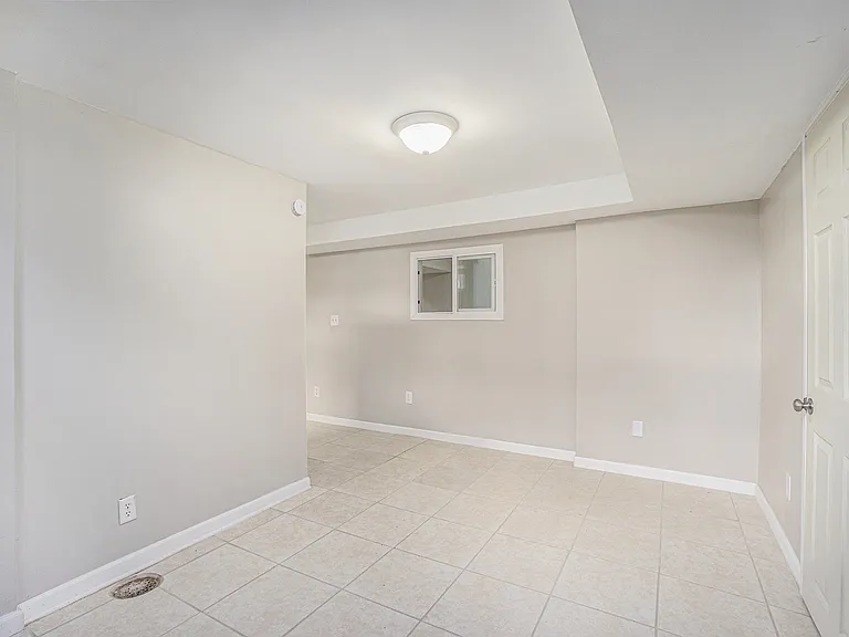 258 Capital Ave NE — Photo 2