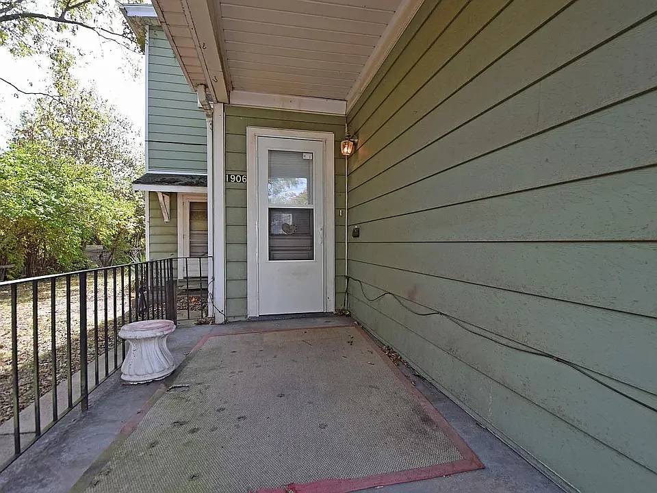 2 bed, 1000 sqft, $1,100 — Photo 3
