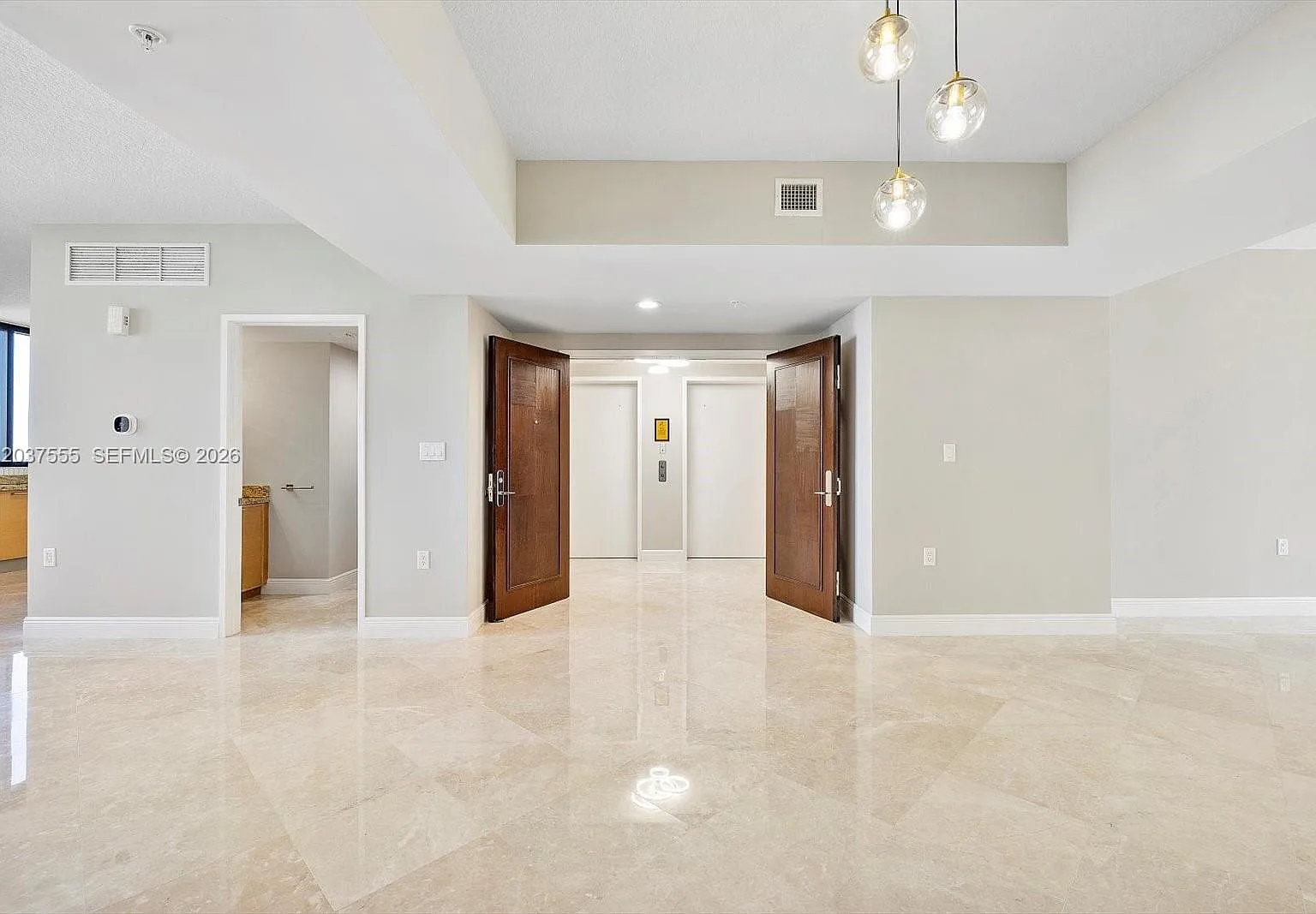 Sayan Condo — Photo 4