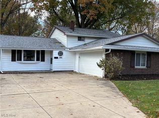 3492 Dawn Dr, North Olmsted, OH 44070