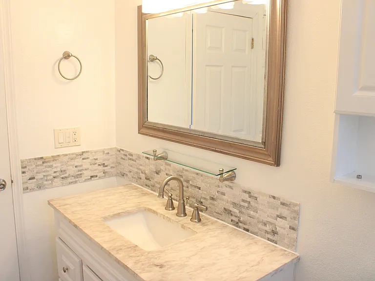 400-406 NE 63rd Ave #402 — Photo 7
