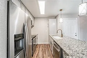 Building Photo - 2822 S Bartell Dr #32