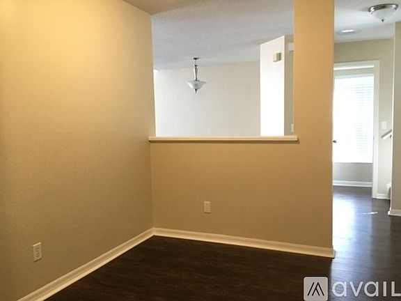 4th image of 808 Cave Hollow Ln