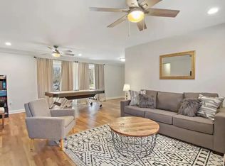 841 E Rockland Rd, Libertyville, IL 60048