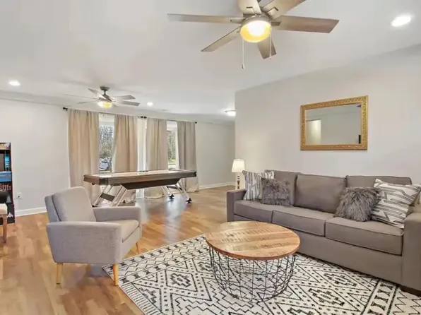 841 E Rockland Rd, Libertyville, IL 60048