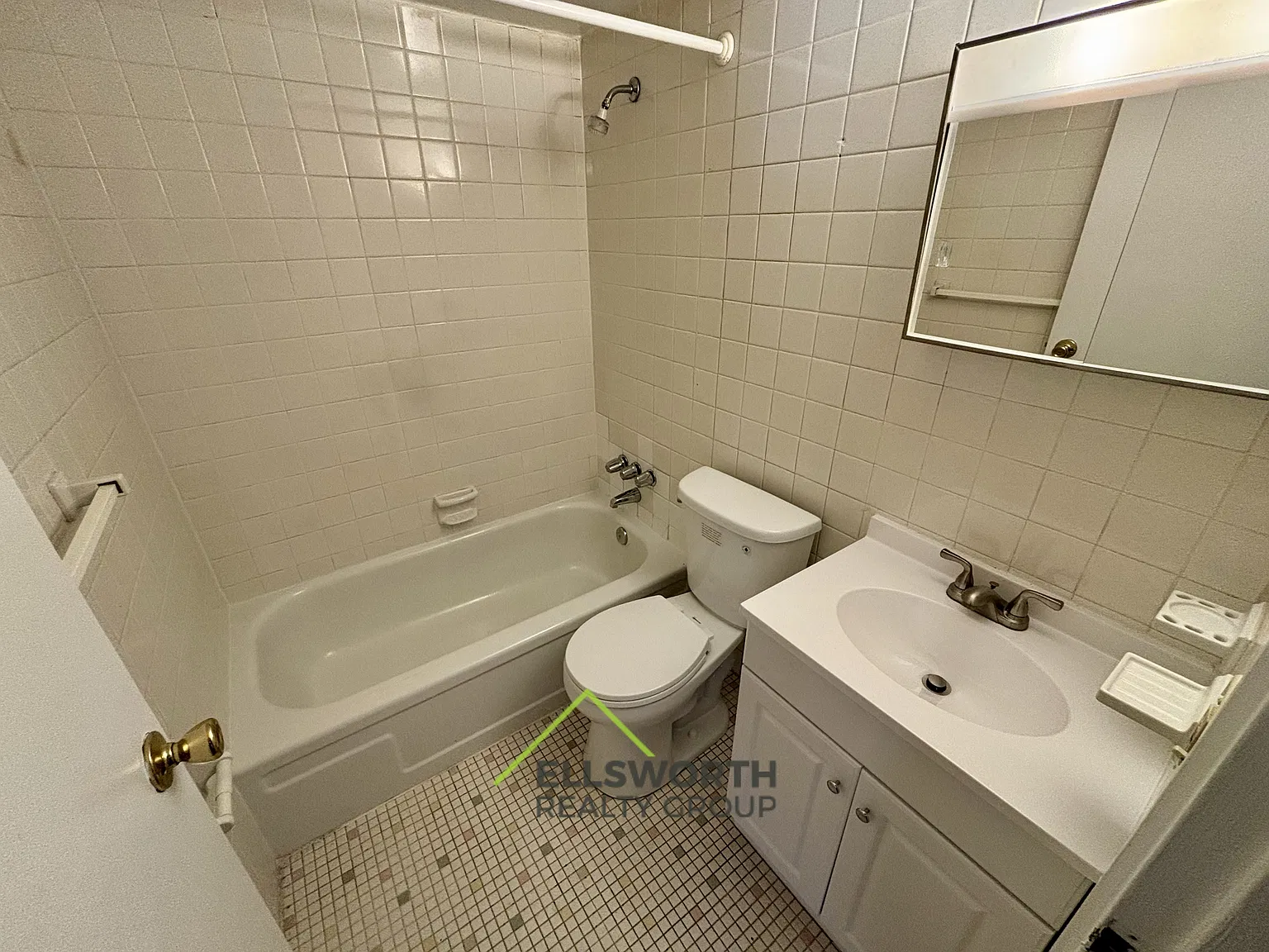 Lawn Ave-2208 - 05 — Photo 4