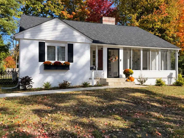 82 Massachusetts Ave, Longmeadow, MA 01106