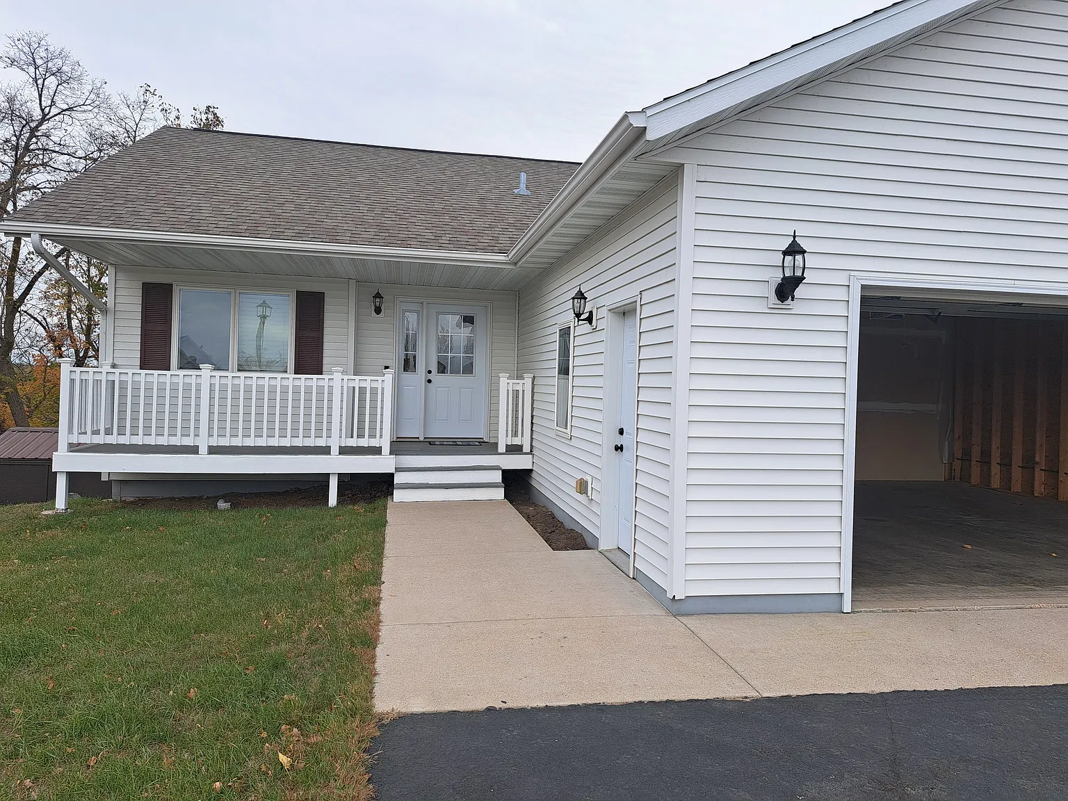 4 bed, 2468 sqft, $2,200 — Photo 1