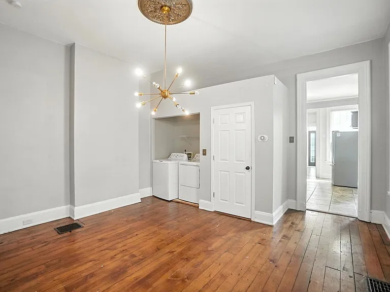 843 Overton St — Photo 8
