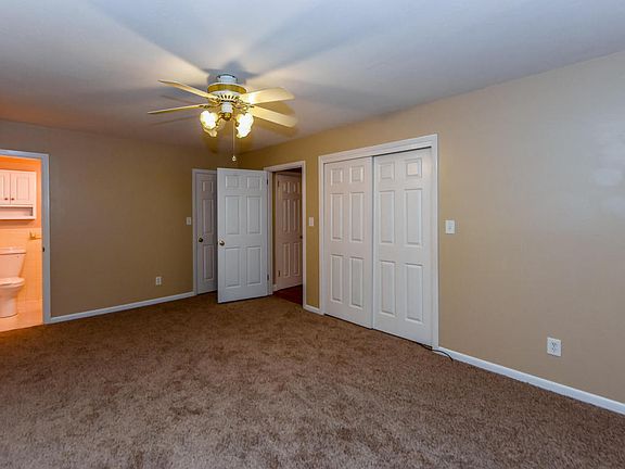 5th image of 401 Greencrest Dr