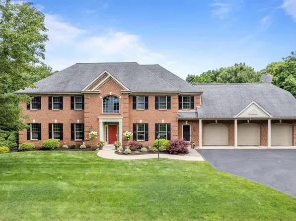 305 Woodstream Dr, Pittsburgh, PA 15238