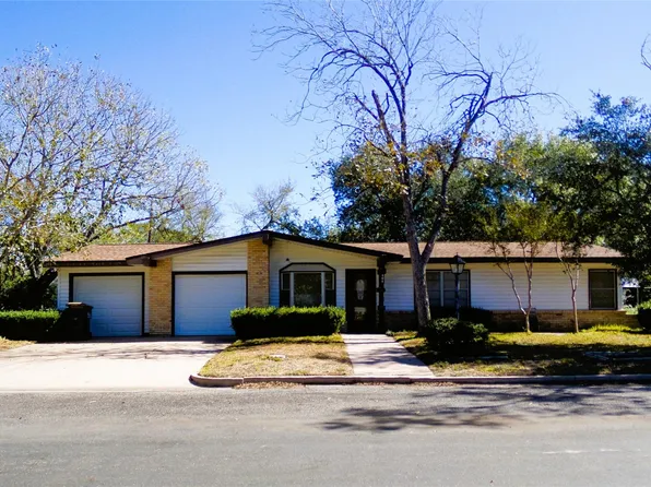 504 N West St, Weimar, TX 78962