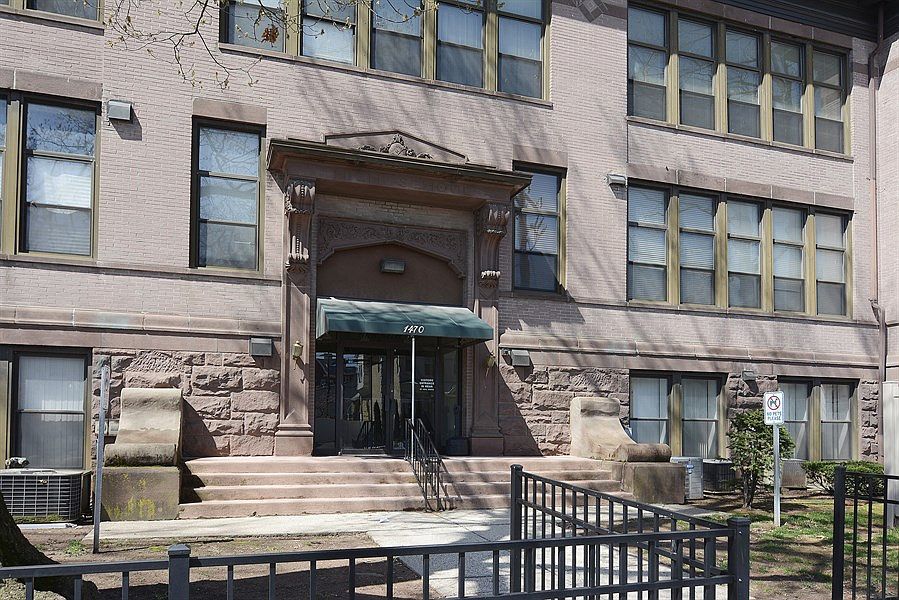 2nd image of 1470 Campbell St #Penthouse 1-s103