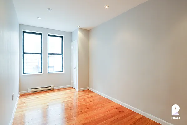 Rented by REZI | media 28