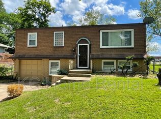 515 SW 2nd St, Lees Summit, MO 64063
