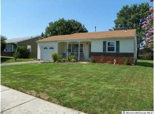 30 Pembroke Ln, Toms River, NJ 08757