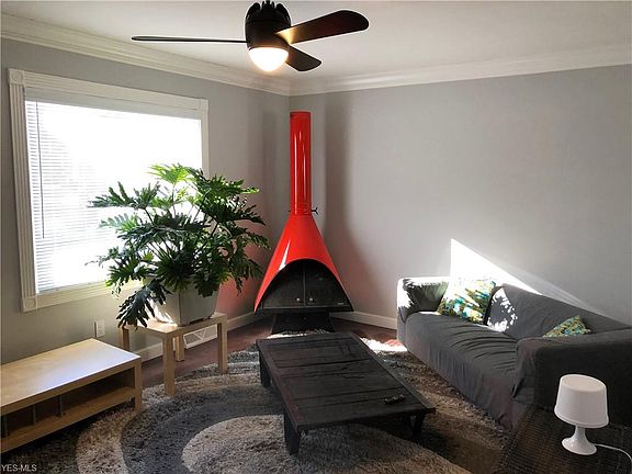 3rd image of 18018 Hillcrest Dr