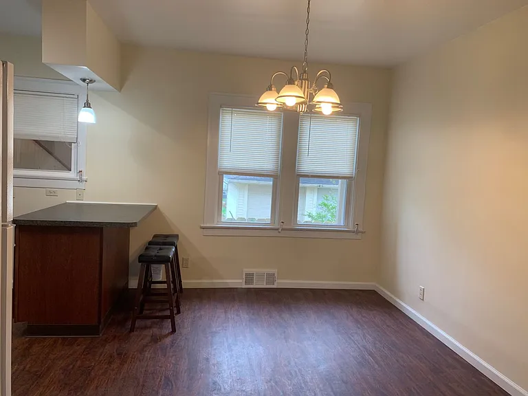 135 E Broadway Ave — Photo 6