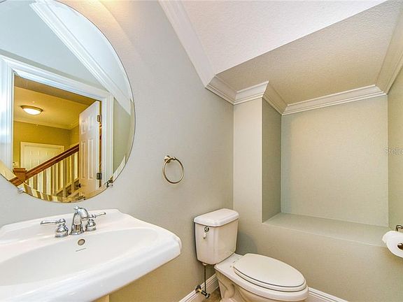 5th image of 196 Valencia Cir