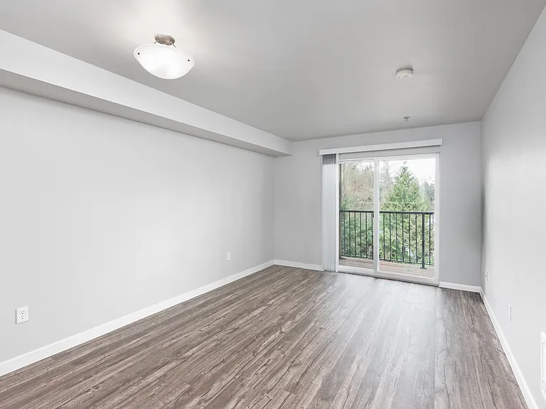 1x1 - 728 SF - Living Room