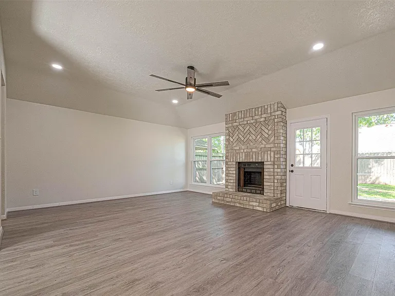 416 Heatherwood Ct — Photo 10