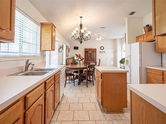 4th image of 5004 Lake Vista Dr