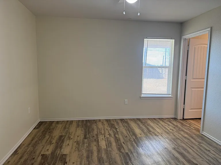 321 N Sherman Ave — Photo 11