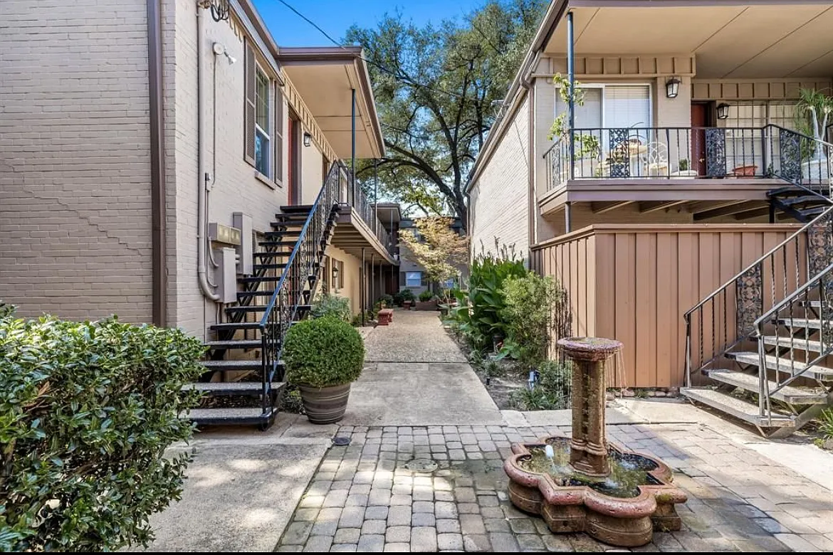 2 bed, 1000 sqft, $1,795 — Photo 4