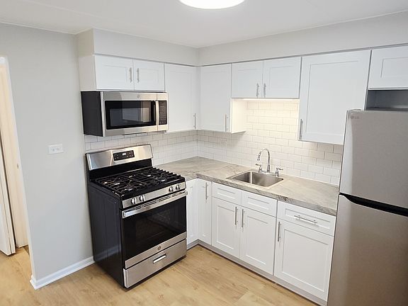 5th image of 11013 S Lloyd Dr #5