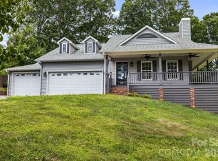 40 Brierfield Dr, Candler, NC 28715