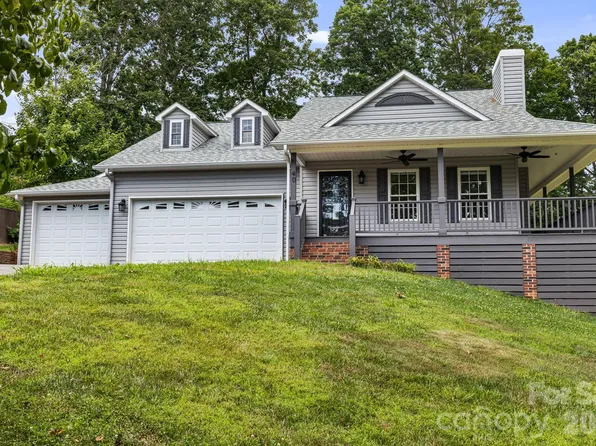 40 Brierfield Dr, Candler, NC 28715
