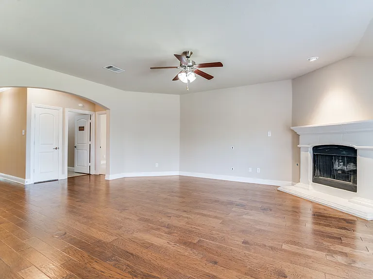 495 Chandler Ct — Photo 2
