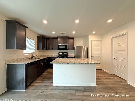 5th image of 4943 Amberlyn St