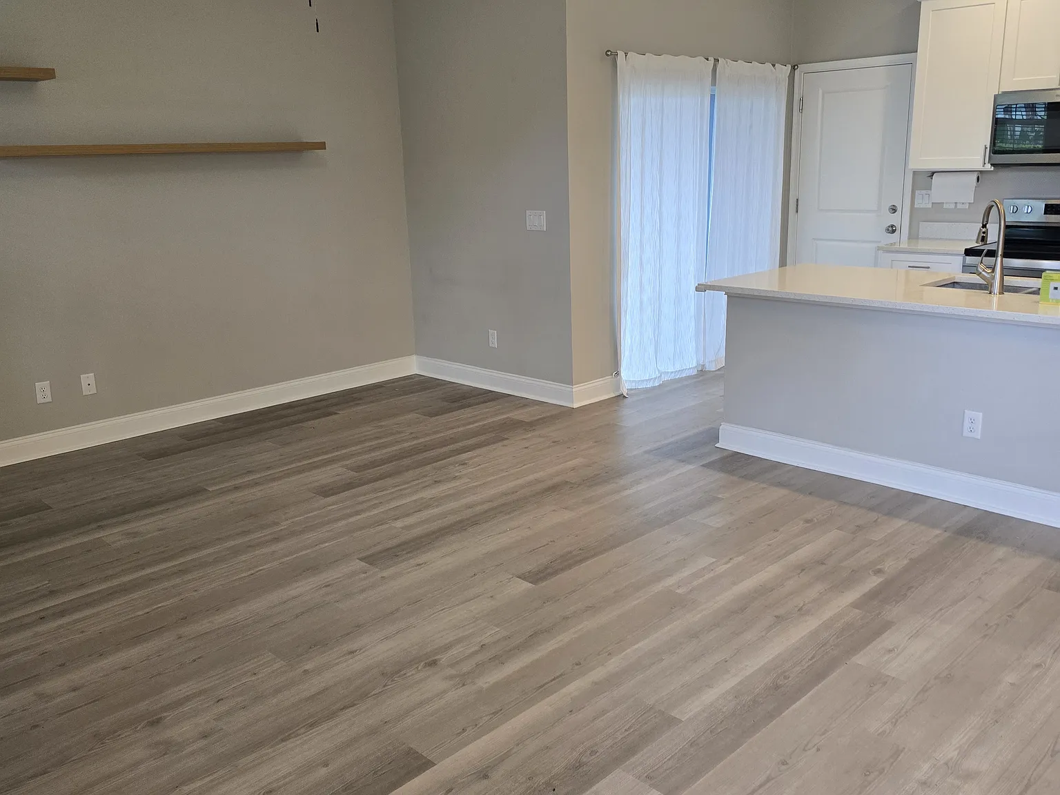 3 bed, 2.5 bath, 1731 sqft, $3,200 — Photo 3