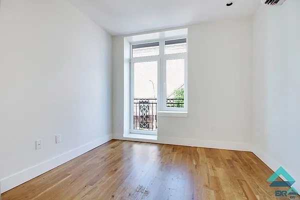 Rented by EXR | media 25