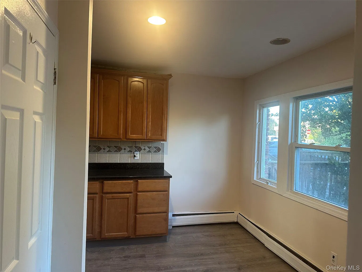 3 bed, 1.5 bath, 1040 sqft, $2,600 — Photo 2