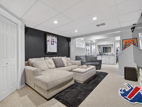 4th image of 67 Summerfield Point E