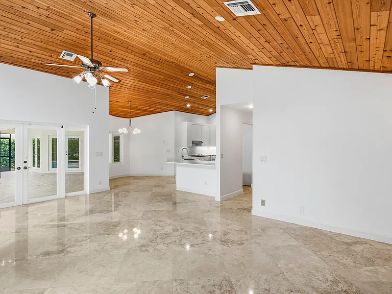 4720 NW 28th Ave — Photo 15