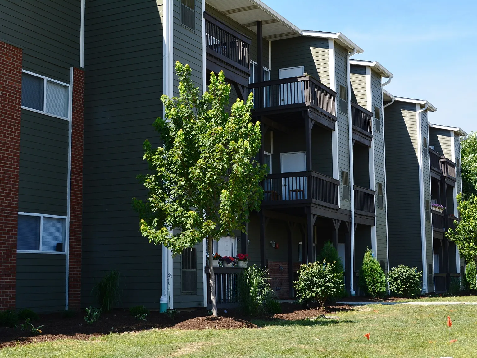 Aurora Heights Apartments — Photo 2
