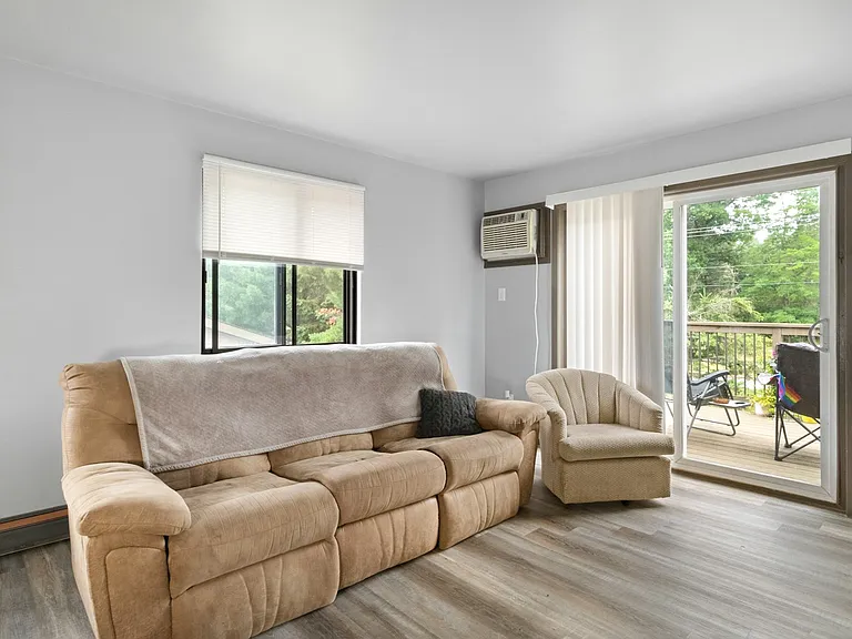 271 Shannon Ct #1 — Photo 4
